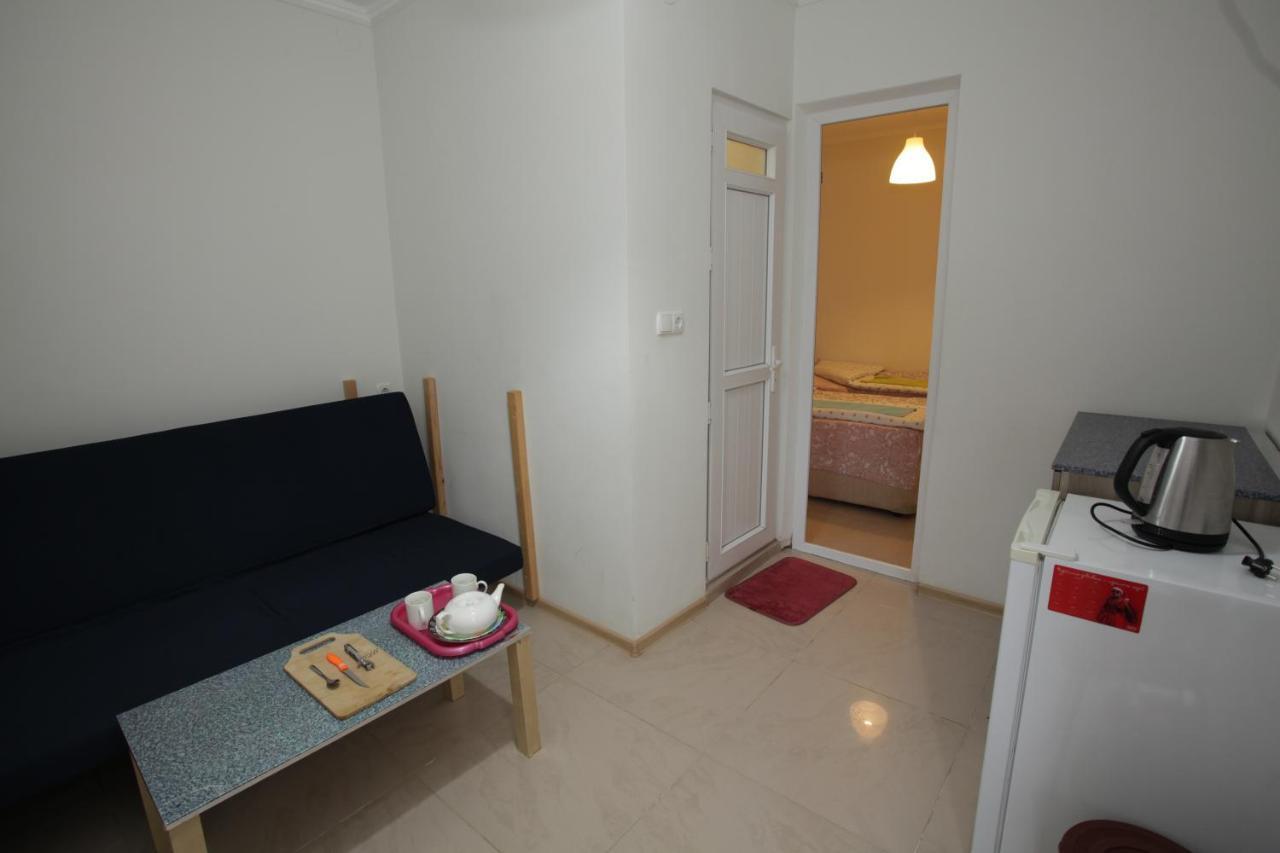 Sukhum City Mini Hotel Sukhumi Bagian luar foto