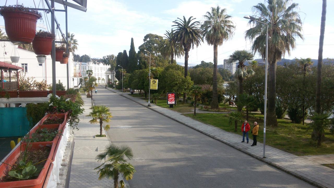 Sukhum City Mini Hotel Sukhumi Bagian luar foto