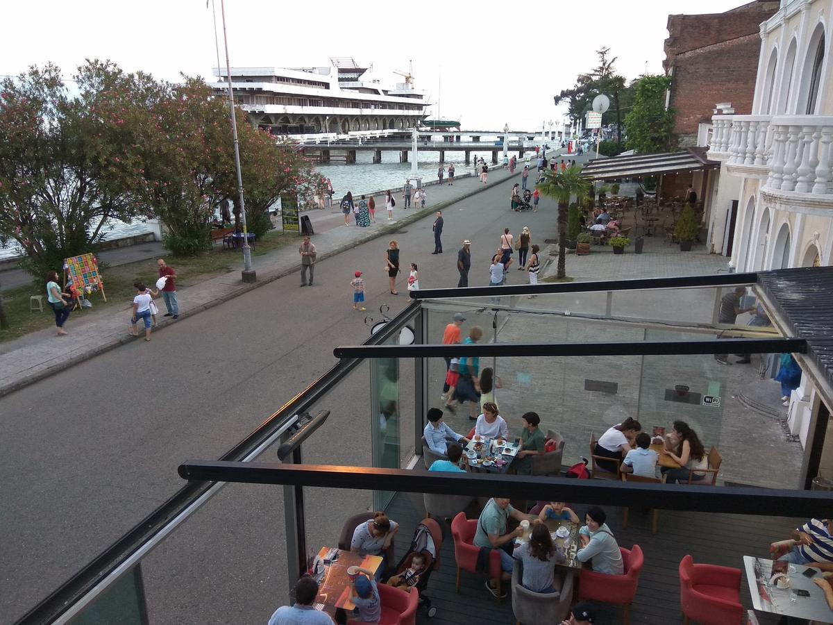 Sukhum City Mini Hotel Sukhumi Bagian luar foto