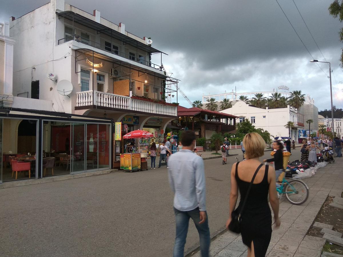 Sukhum City Mini Hotel Sukhumi Bagian luar foto